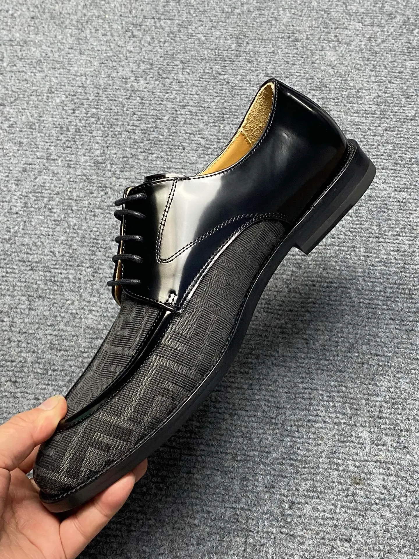 Factory price 960FENDI Fendi men's breathable and comfortable leather shoes. Original development. The leather outsole is made of leather. Counters copy one to one. Imported counter cowhide. Imported water dyes cattle. 38 to 44. (45.46. can be ordered. 47.